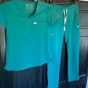 FIGS XXS Scrubs Catarina scrub top yola pant green